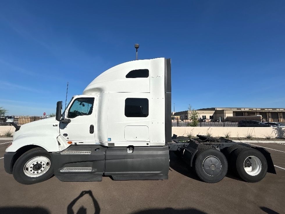 Sleeper Tractor-Heavy Duty Tractors-International-2023-LT625-Phoenix-AZ-750,485\n\t\tmiles-$ 34,500 - Image 4