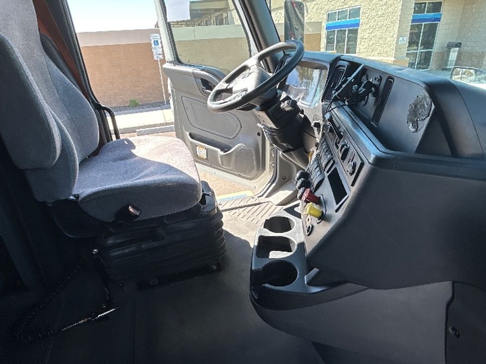 Sleeper Tractor-Heavy Duty Tractors-International-2023-LT625-Phoenix-AZ-751,277\n\t\tmiles-$ 34,500 - Image 15