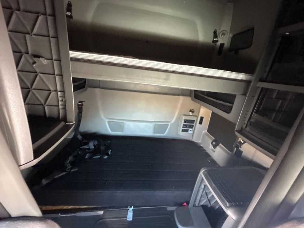 Sleeper Tractor-Heavy Duty Tractors-International-2023-LT625-Phoenix-AZ-751,277\n\t\tmiles-$ 34,500 - Image 16