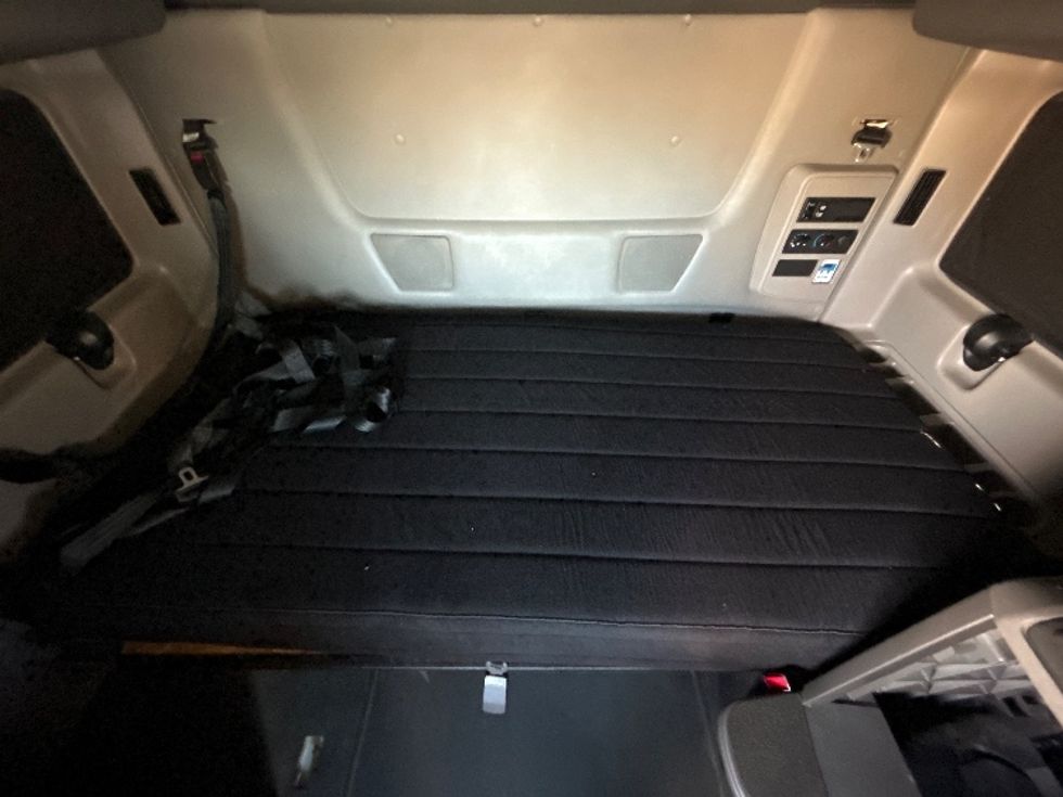 Sleeper Tractor-Heavy Duty Tractors-International-2023-LT625-Phoenix-AZ-751,277\n\t\tmiles-$ 34,500 - Image 17