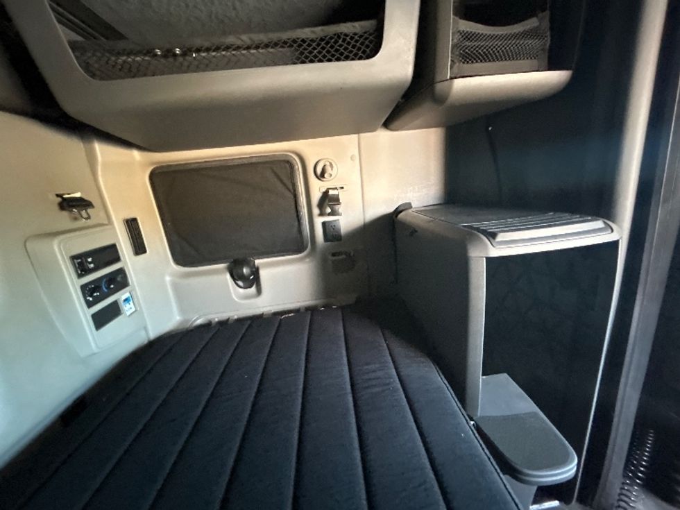 Sleeper Tractor-Heavy Duty Tractors-International-2023-LT625-Phoenix-AZ-751,277\n\t\tmiles-$ 34,500 - Image 21