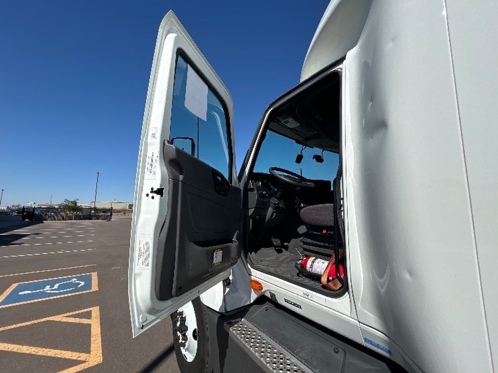Sleeper Tractor-Heavy Duty Tractors-International-2023-LT625-Phoenix-AZ-751,277\n\t\tmiles-$ 34,500 - Image 9
