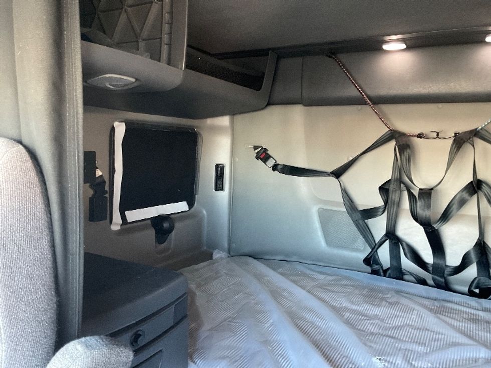 Sleeper Tractor-Heavy Duty Tractors-International-2023-LT625-Phoenix-AZ-827,207\n\t\tmiles-$ 34,250 - Image 19