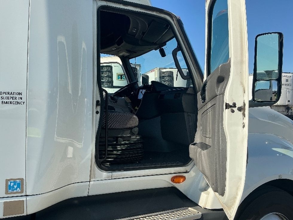 Sleeper Tractor-Heavy Duty Tractors-International-2023-LT625-Piqua-OH-617,081\n\t\tmiles-$ 46,000 - Image 13