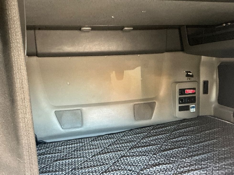 Sleeper Tractor-Heavy Duty Tractors-International-2023-LT625-Piqua-OH-617,081\n\t\tmiles-$ 46,000 - Image 16