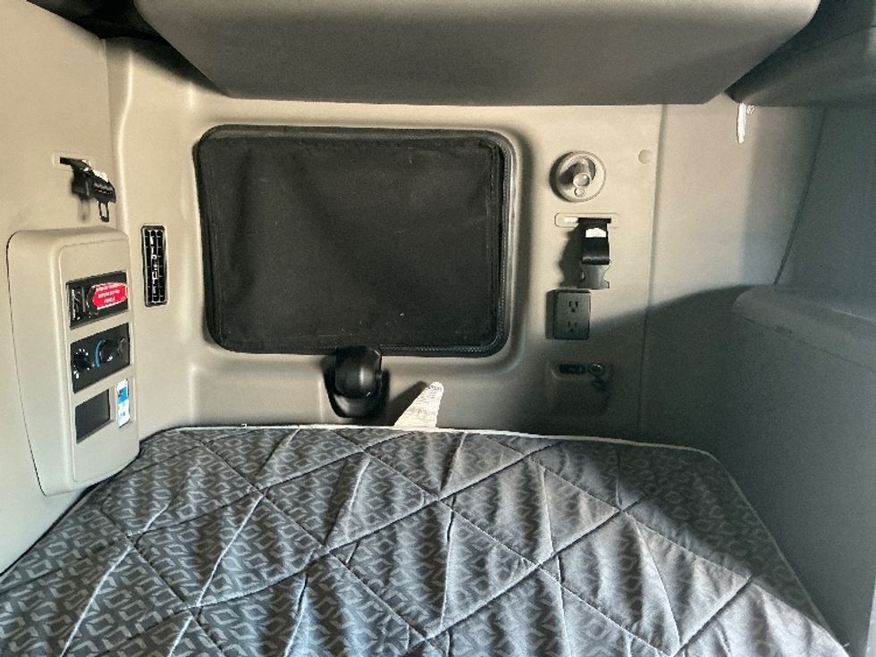 Sleeper Tractor-Heavy Duty Tractors-International-2023-LT625-Piqua-OH-617,081\n\t\tmiles-$ 46,000 - Image 18