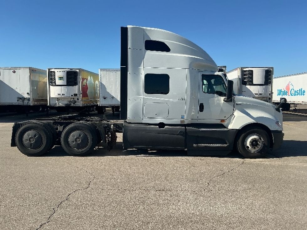 Sleeper Tractor-Heavy Duty Tractors-International-2023-LT625-Piqua-OH-617,081\n\t\tmiles-$ 46,000 - Image 8