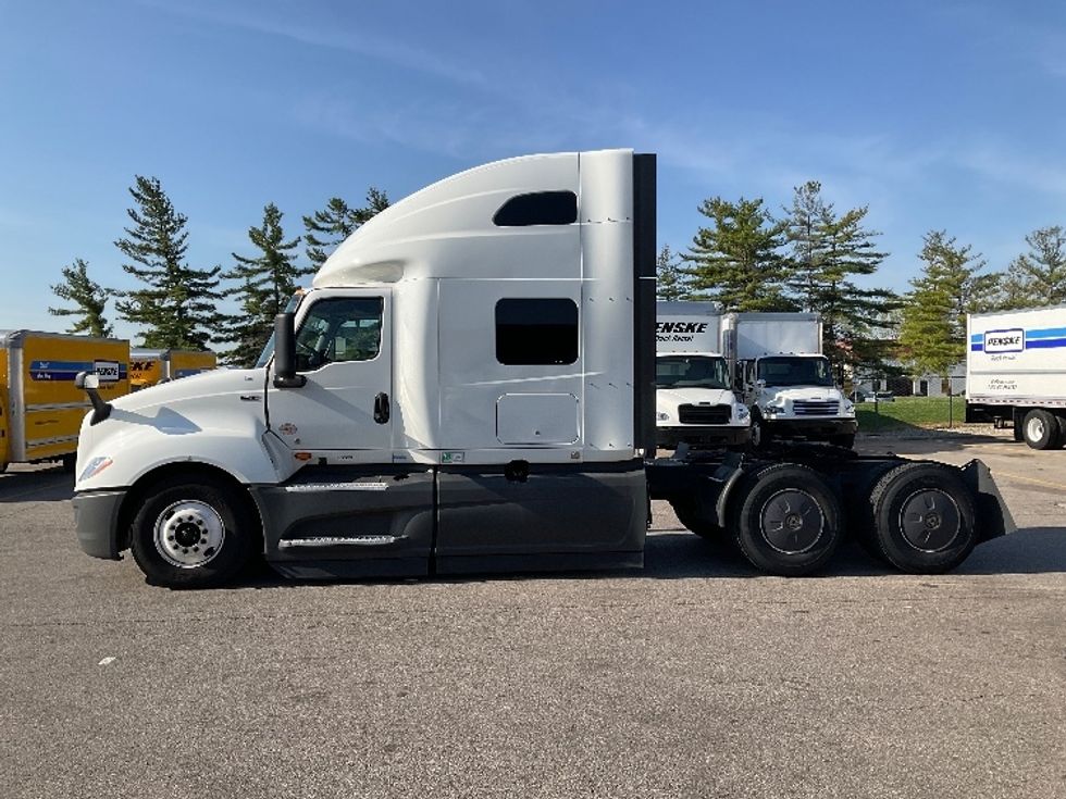 Sleeper Tractor-Heavy Duty Tractors-International-2023-LT625-Piqua-OH-624,955\n\t\tmiles-$ 44,250 - Image 4