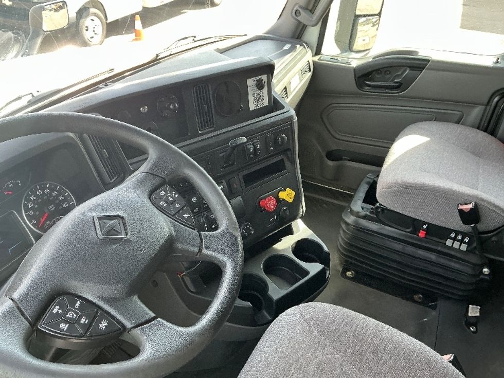 Sleeper Tractor-Heavy Duty Tractors-International-2023-LT625-Piqua-OH-691,492\n\t\tmiles-$ 37,500 - Image 10