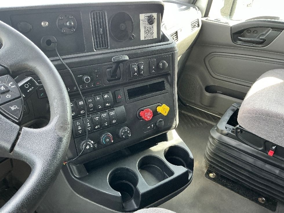 Sleeper Tractor-Heavy Duty Tractors-International-2023-LT625-Piqua-OH-691,492\n\t\tmiles-$ 37,500 - Image 11