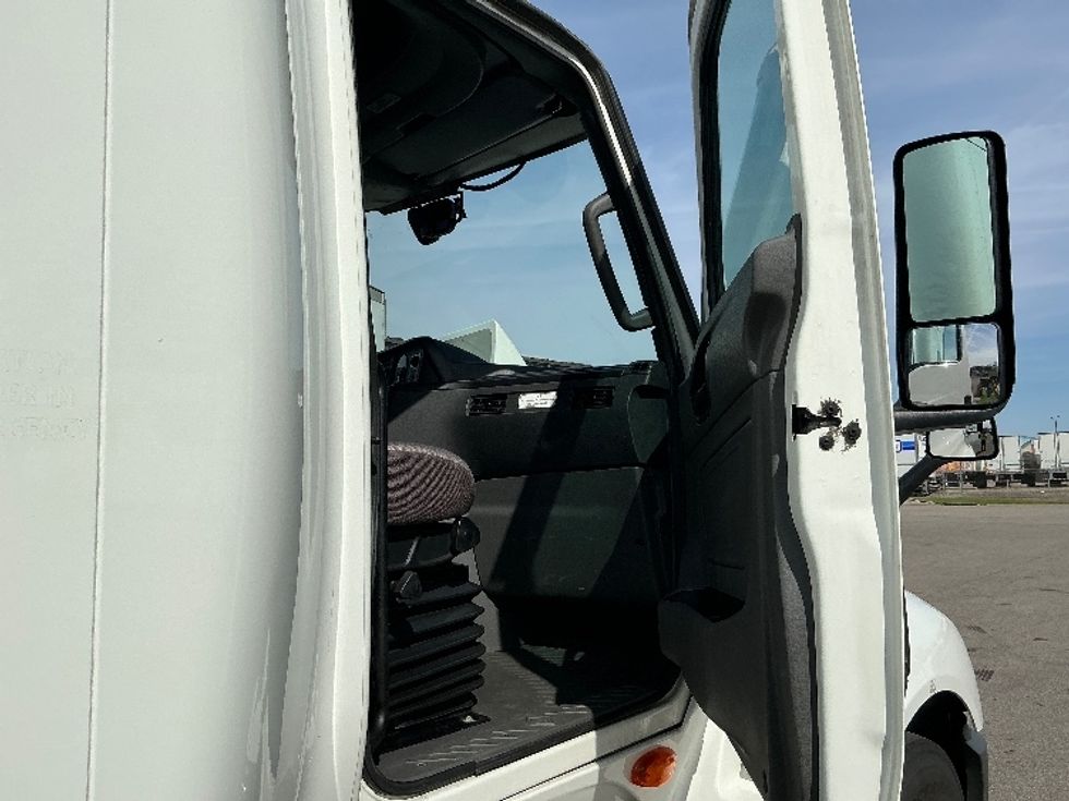 Sleeper Tractor-Heavy Duty Tractors-International-2023-LT625-Piqua-OH-691,492\n\t\tmiles-$ 37,500 - Image 12