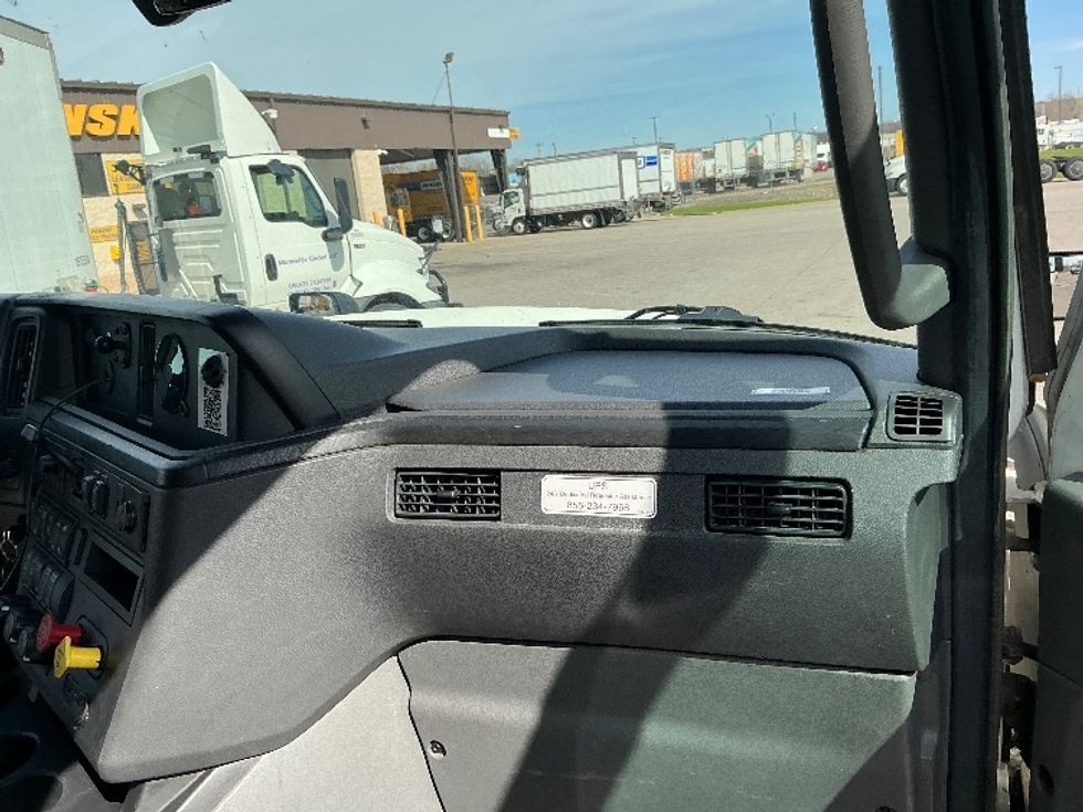 Sleeper Tractor-Heavy Duty Tractors-International-2023-LT625-Piqua-OH-691,492\n\t\tmiles-$ 37,500 - Image 13