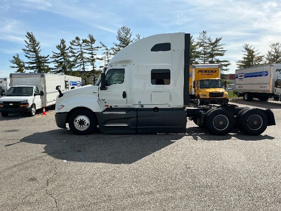 Sleeper Tractor-Heavy Duty Tractors-International-2023-LT625-Piqua-OH-691,492\n\t\tmiles-$ 37,500 - Image 4