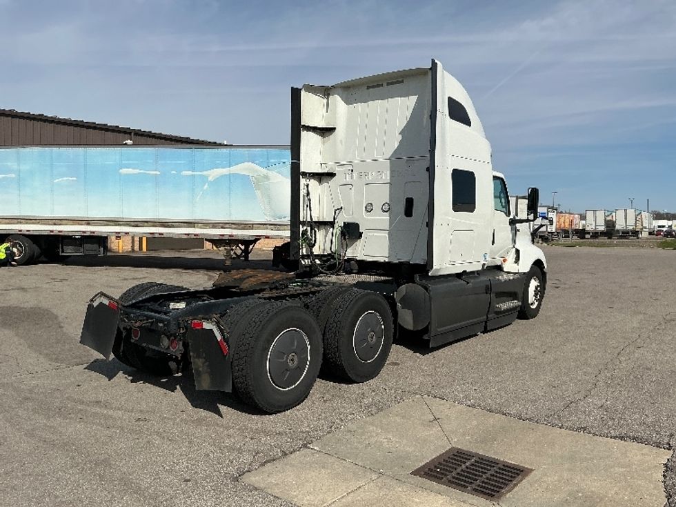 Sleeper Tractor-Heavy Duty Tractors-International-2023-LT625-Piqua-OH-691,492\n\t\tmiles-$ 37,500 - Image 7