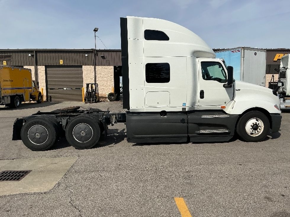 Sleeper Tractor-Heavy Duty Tractors-International-2023-LT625-Piqua-OH-691,492\n\t\tmiles-$ 37,500 - Image 8