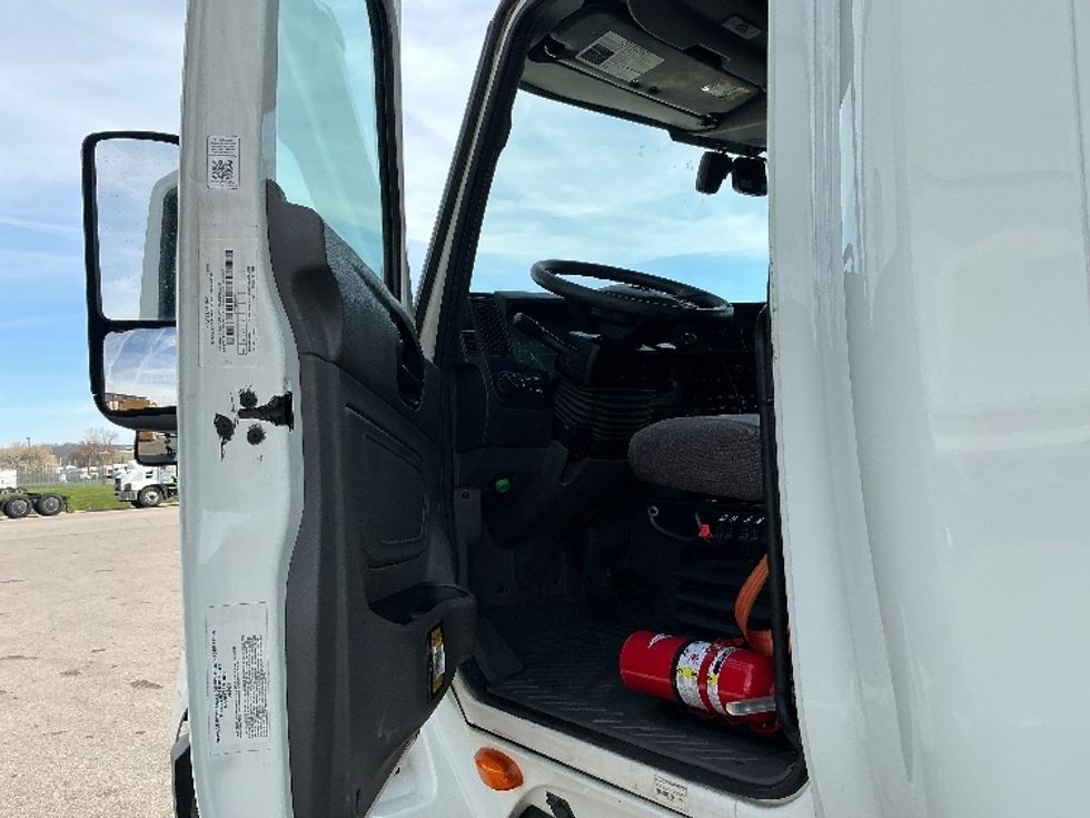 Sleeper Tractor-Heavy Duty Tractors-International-2023-LT625-Piqua-OH-691,492\n\t\tmiles-$ 37,500 - Image 9