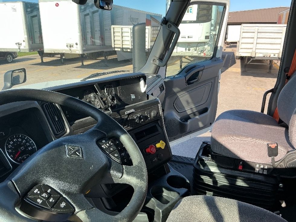 Sleeper Tractor-Heavy Duty Tractors-International-2023-LT625-Piqua-OH-700,024\n\t\tmiles-$ 37,000 - Image 10