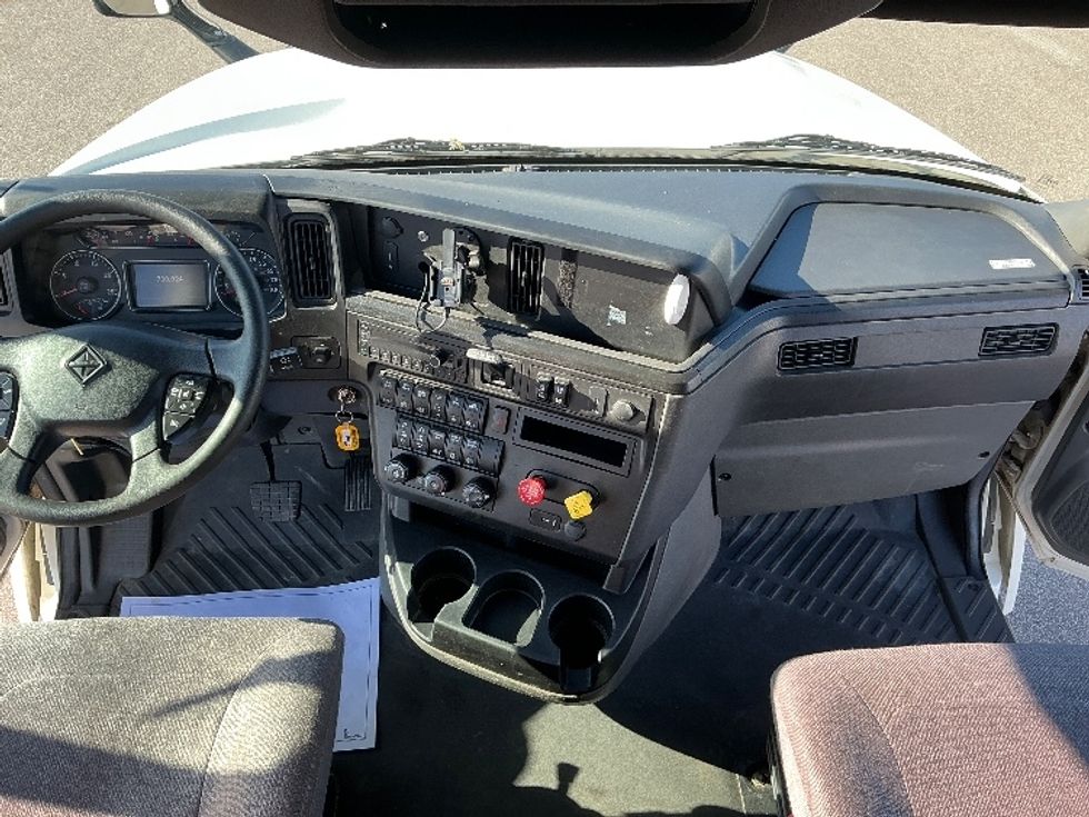 Sleeper Tractor-Heavy Duty Tractors-International-2023-LT625-Piqua-OH-700,024\n\t\tmiles-$ 37,000 - Image 11