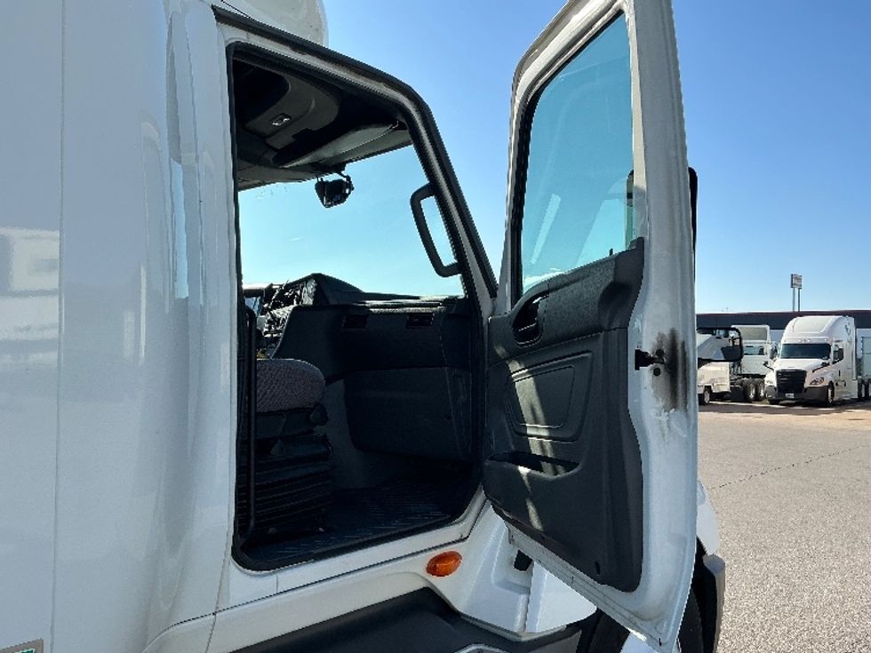 Sleeper Tractor-Heavy Duty Tractors-International-2023-LT625-Piqua-OH-700,024\n\t\tmiles-$ 37,000 - Image 12