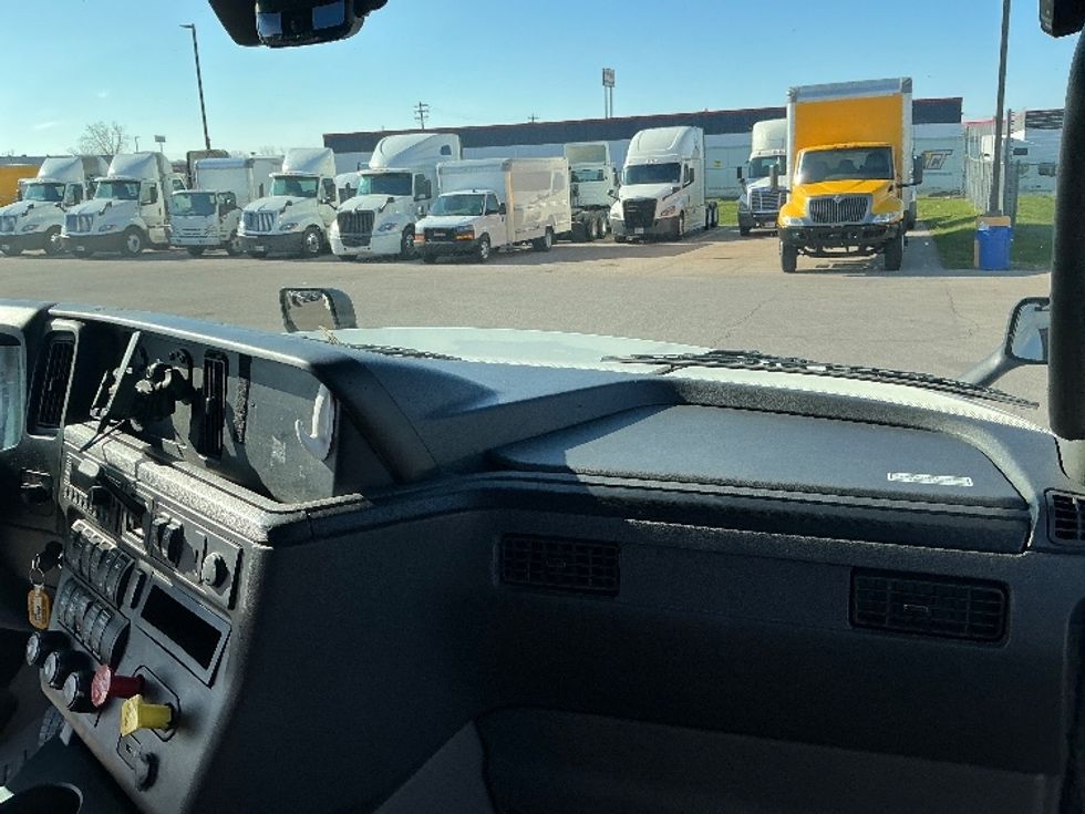 Sleeper Tractor-Heavy Duty Tractors-International-2023-LT625-Piqua-OH-700,024\n\t\tmiles-$ 37,000 - Image 13