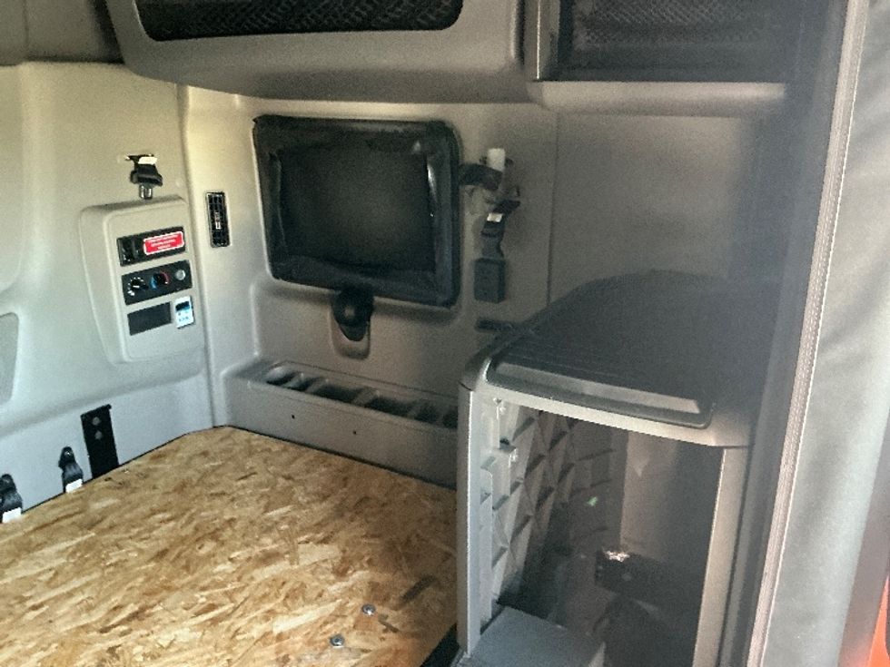 Sleeper Tractor-Heavy Duty Tractors-International-2023-LT625-Piqua-OH-700,024\n\t\tmiles-$ 37,000 - Image 17