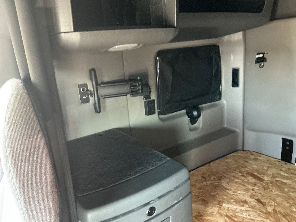 Sleeper Tractor-Heavy Duty Tractors-International-2023-LT625-Piqua-OH-700,024\n\t\tmiles-$ 37,000 - Image 18