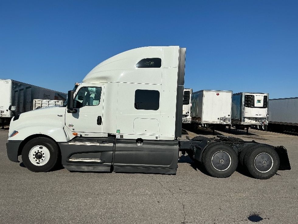 Sleeper Tractor-Heavy Duty Tractors-International-2023-LT625-Piqua-OH-700,024\n\t\tmiles-$ 37,000 - Image 4