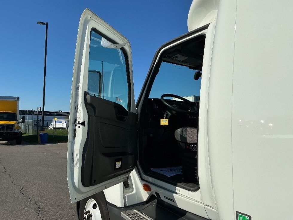 Sleeper Tractor-Heavy Duty Tractors-International-2023-LT625-Piqua-OH-700,024\n\t\tmiles-$ 37,000 - Image 9