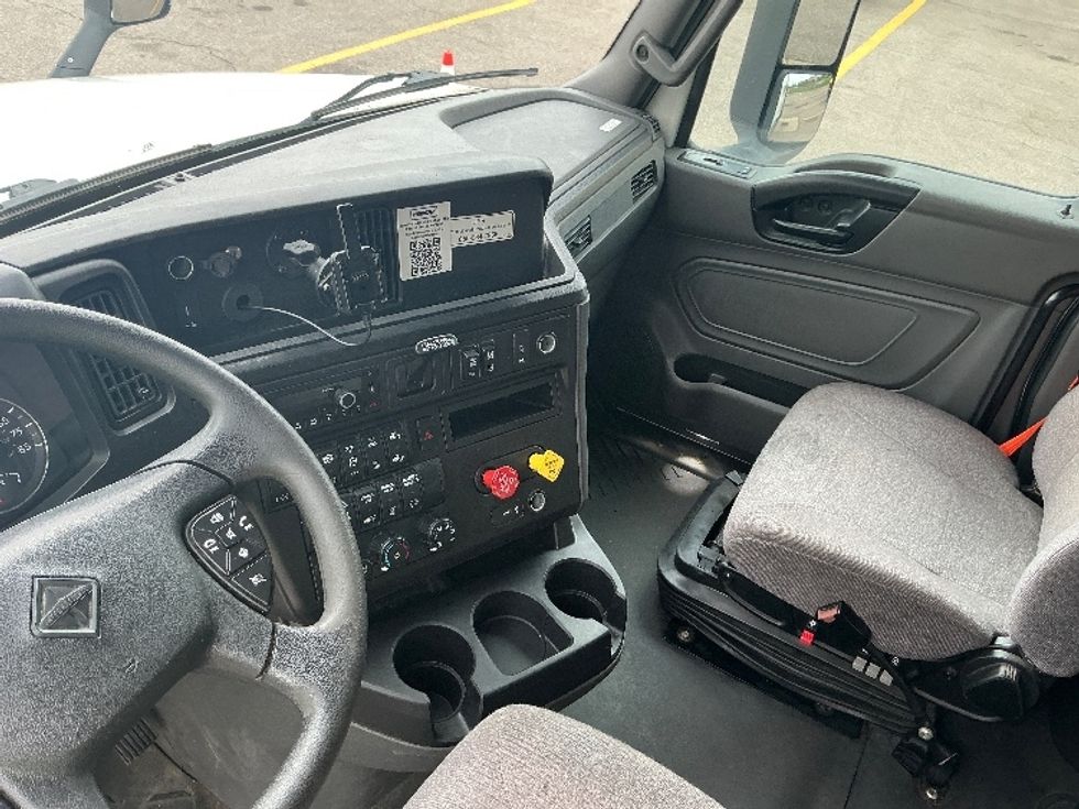 Sleeper Tractor-Heavy Duty Tractors-International-2023-LT625-Piqua-OH-728,528\n\t\tmiles-$ 35,500 - Image 10