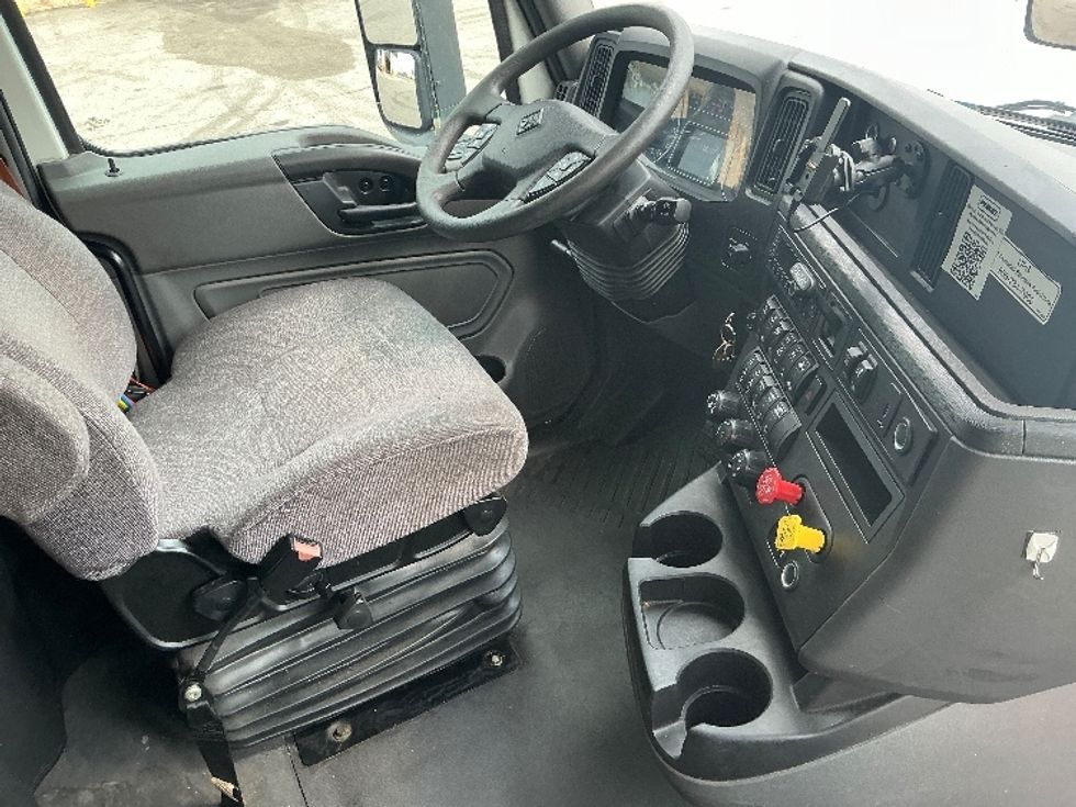 Sleeper Tractor-Heavy Duty Tractors-International-2023-LT625-Piqua-OH-728,528\n\t\tmiles-$ 35,500 - Image 13