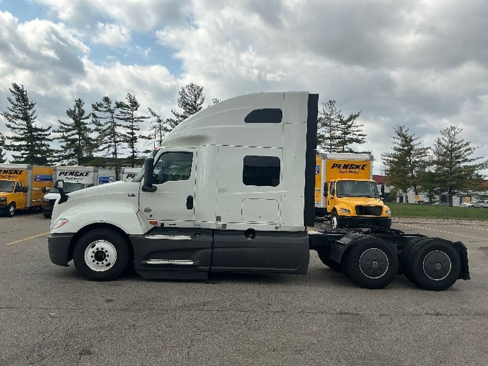 Sleeper Tractor-Heavy Duty Tractors-International-2023-LT625-Piqua-OH-728,528\n\t\tmiles-$ 35,500 - Image 4