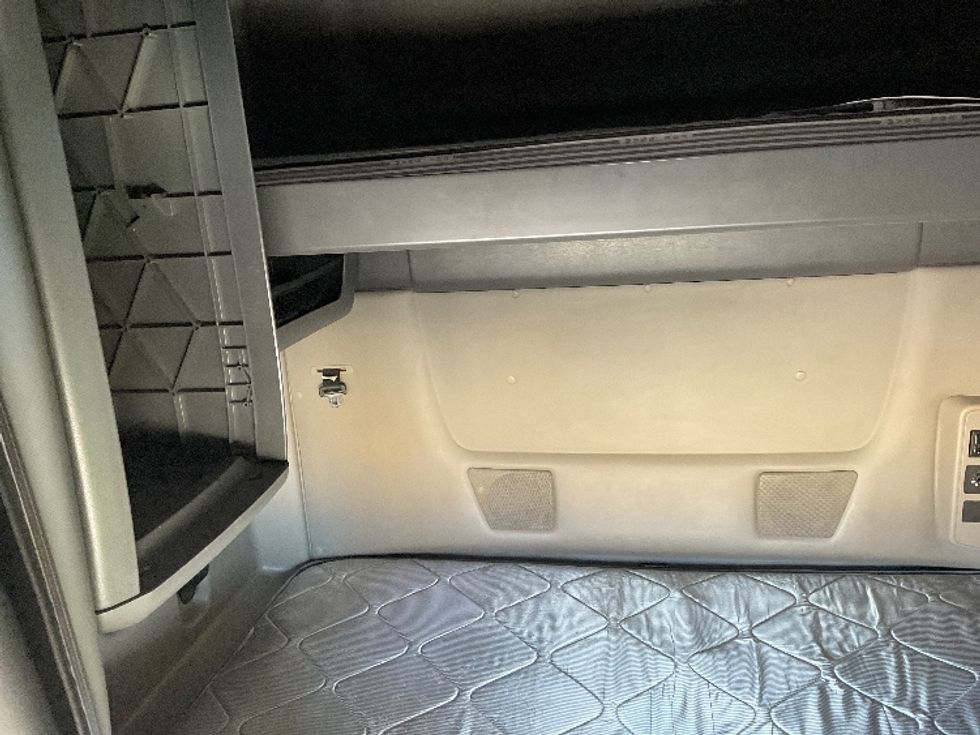 Sleeper Tractor-Heavy Duty Tractors-International-2023-LT625-Poplar Bluff-MO-669,720\n\t\tmiles-$ 40,500 - Image 16