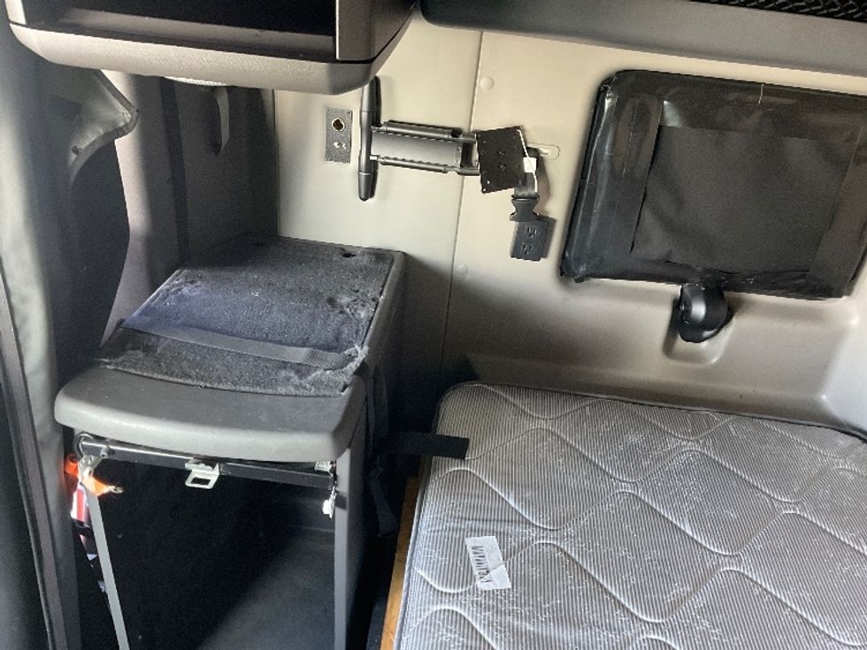 Sleeper Tractor-Heavy Duty Tractors-International-2023-LT625-Poplar Bluff-MO-669,720\n\t\tmiles-$ 40,500 - Image 19