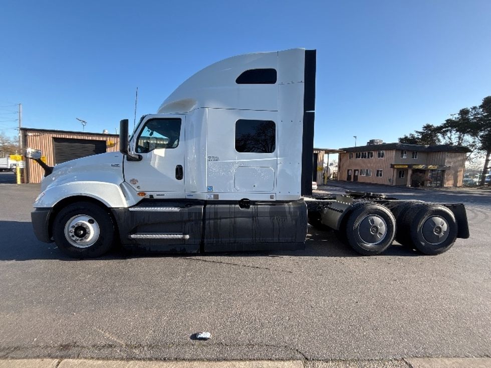 Sleeper Tractor-Heavy Duty Tractors-International-2023-LT625-Portland-OR-633,349\n\t\tmiles-$ 48,500 - Image 4