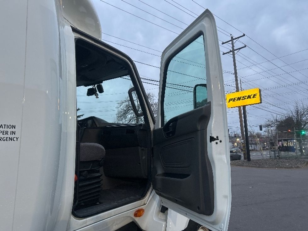 Sleeper Tractor-Heavy Duty Tractors-International-2023-LT625-Portland-OR-634,672\n\t\tmiles-$ 48,250 - Image 13