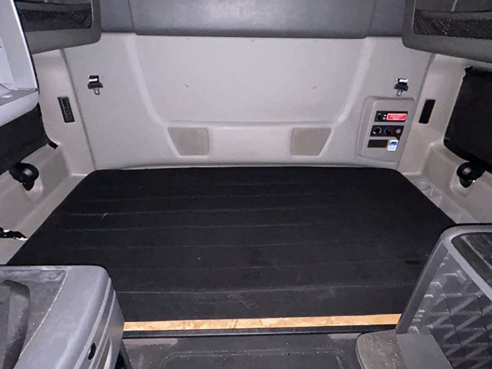 Sleeper Tractor-Heavy Duty Tractors-International-2023-LT625-Portland-OR-634,672\n\t\tmiles-$ 48,250 - Image 14