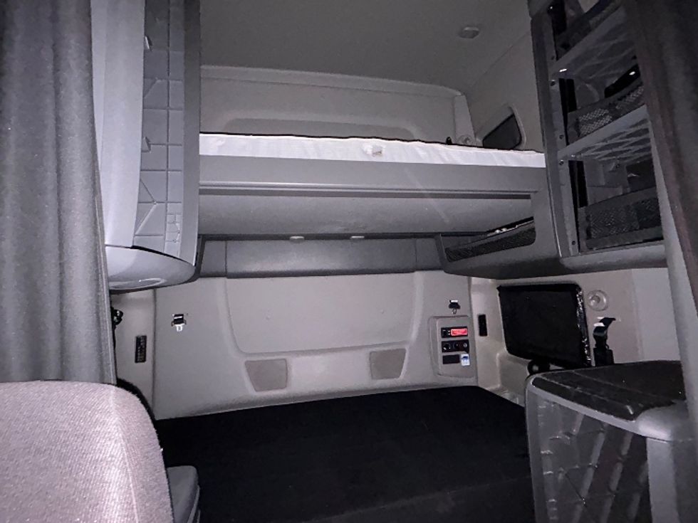 Sleeper Tractor-Heavy Duty Tractors-International-2023-LT625-Portland-OR-634,672\n\t\tmiles-$ 48,250 - Image 17