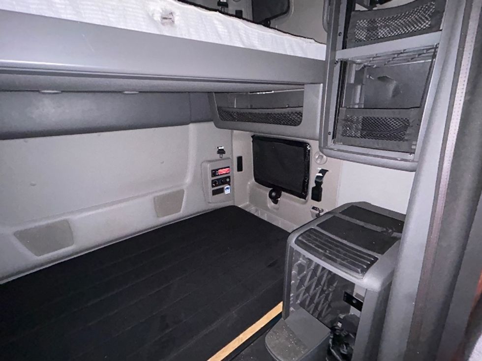 Sleeper Tractor-Heavy Duty Tractors-International-2023-LT625-Portland-OR-634,672\n\t\tmiles-$ 48,250 - Image 18