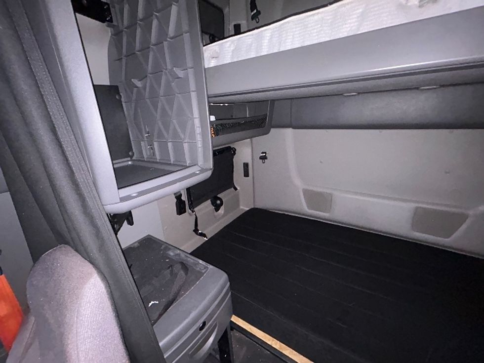 Sleeper Tractor-Heavy Duty Tractors-International-2023-LT625-Portland-OR-634,672\n\t\tmiles-$ 48,250 - Image 19