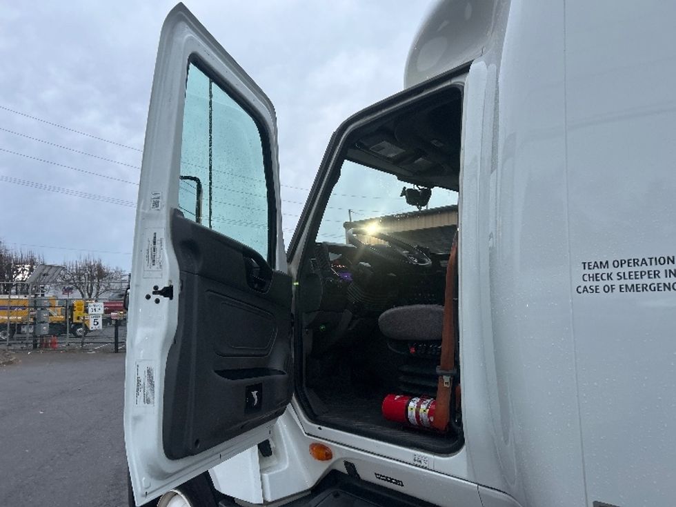 Sleeper Tractor-Heavy Duty Tractors-International-2023-LT625-Portland-OR-634,672\n\t\tmiles-$ 48,250 - Image 9