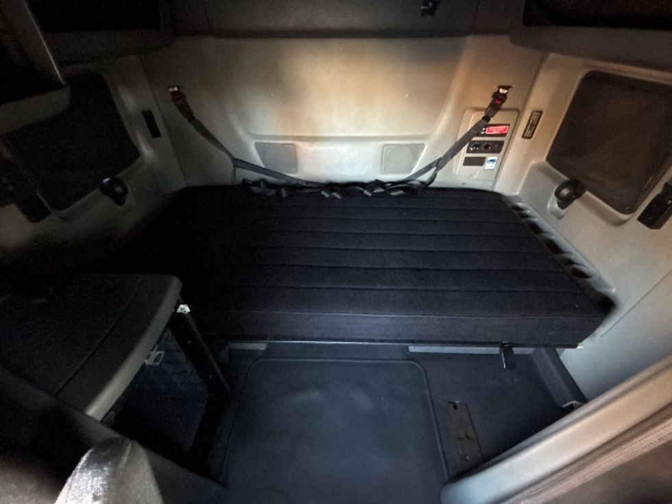 Sleeper Tractor-Heavy Duty Tractors-International-2023-LT625-Portland-OR-660,440\n\t\tmiles-$ 45,500 - Image 16