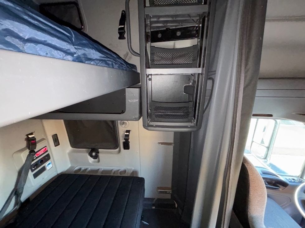 Sleeper Tractor-Heavy Duty Tractors-International-2023-LT625-Portland-OR-660,440\n\t\tmiles-$ 45,500 - Image 18