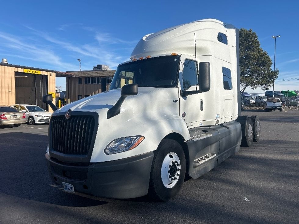 Sleeper Tractor-Heavy Duty Tractors-International-2023-LT625-Portland-OR-660,440\n\t\tmiles-$ 45,500 - Image 3