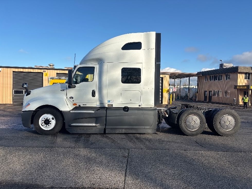 Sleeper Tractor-Heavy Duty Tractors-International-2023-LT625-Portland-OR-660,440\n\t\tmiles-$ 45,500 - Image 4