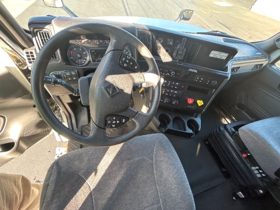 Sleeper Tractor-Heavy Duty Tractors-International-2023-LT625-Portland-OR-742,774\n\t\tmiles-$ 44,750 - Image 11