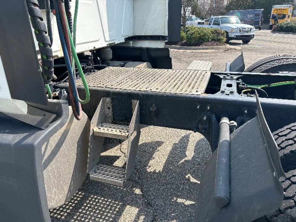 Sleeper Tractor-Heavy Duty Tractors-International-2023-LT625-Prince George-VA-714,884\n\t\tmiles-$ 35,750 - Image 22