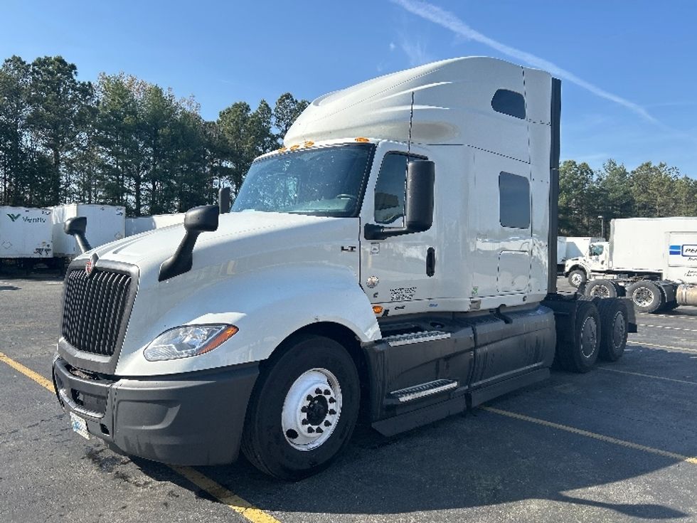 Sleeper Tractor-Heavy Duty Tractors-International-2023-LT625-Prince George-VA-735,863\n\t\tmiles-$ 34,250 - Image 3