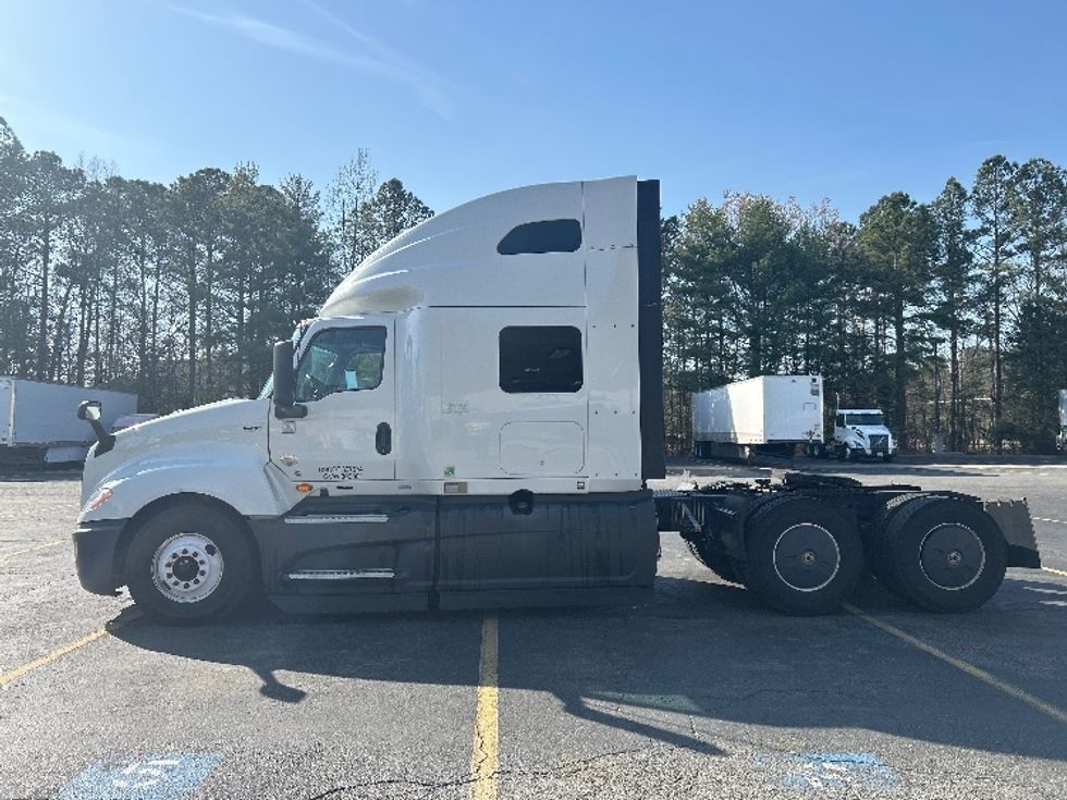 Sleeper Tractor-Heavy Duty Tractors-International-2023-LT625-Prince George-VA-735,863\n\t\tmiles-$ 34,250 - Image 4