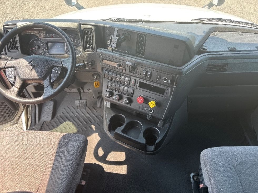 Sleeper Tractor-Heavy Duty Tractors-International-2023-LT625-Prince George-VA-762,905\n\t\tmiles-$ 42,500 - Image 11
