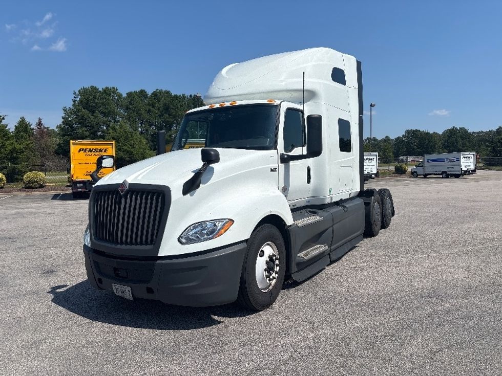 Sleeper Tractor-Heavy Duty Tractors-International-2023-LT625-Prince George-VA-762,905\n\t\tmiles-$ 42,500 - Image 3
